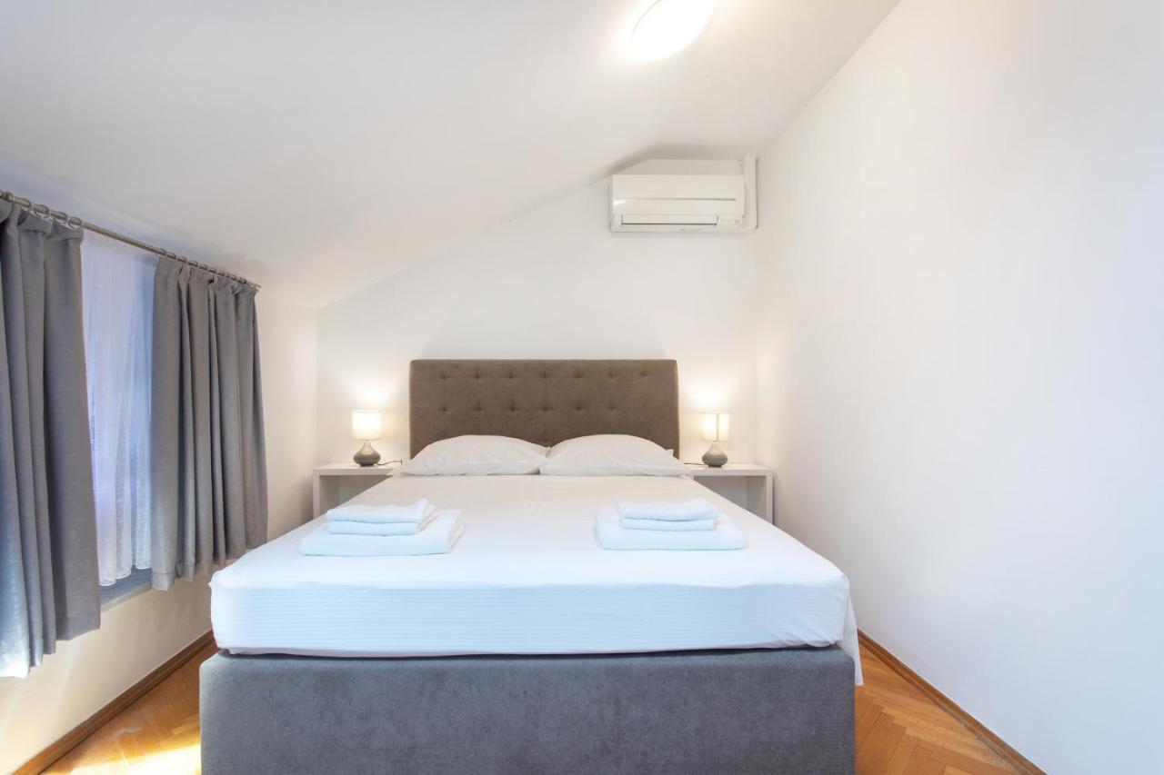 Apartmaji Pri Perotu Izola Exterior foto