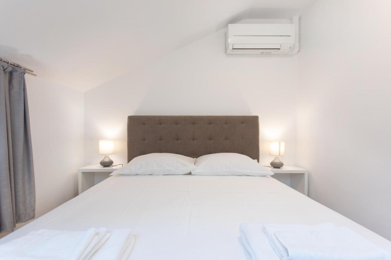 Apartmaji Pri Perotu Izola Exterior foto
